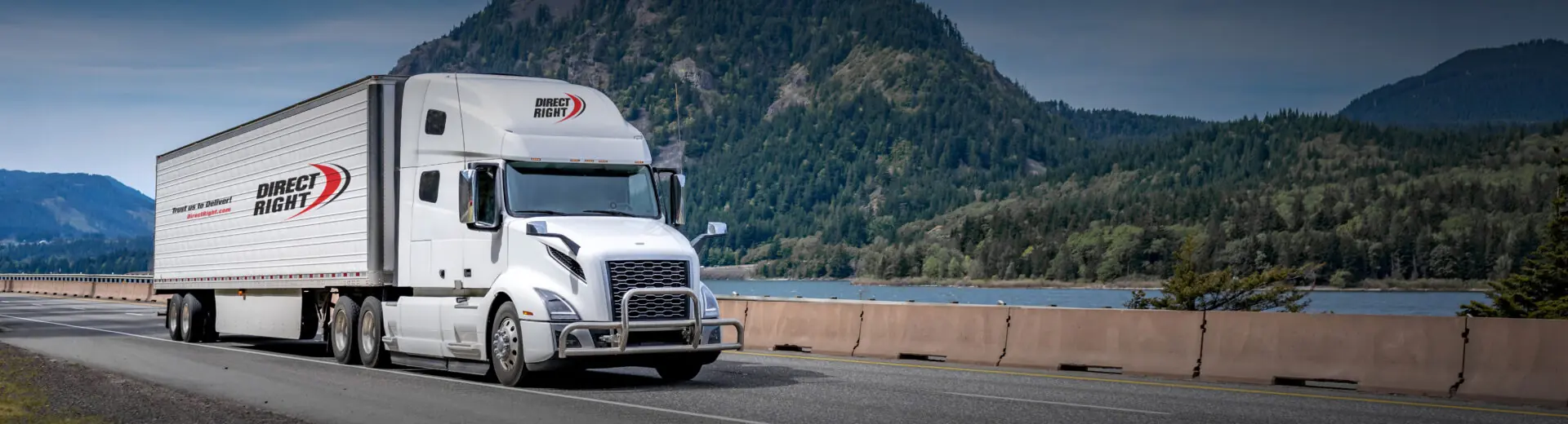 Direct Right – LTL Shipping in Canada White Direct Right truck and trainer driving on highway in Canada